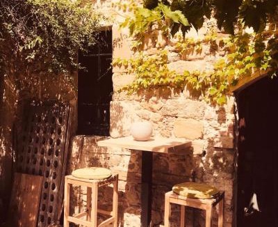 Sant Jordi Desvalls Bed & Breakfast | Casa Migdia