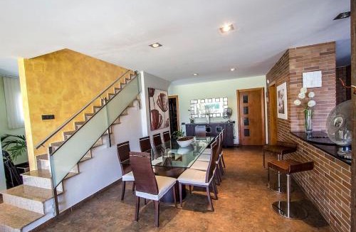 Can Vinyals Villa | Catalunya Casas Modern and spacious with private pool close to BCN