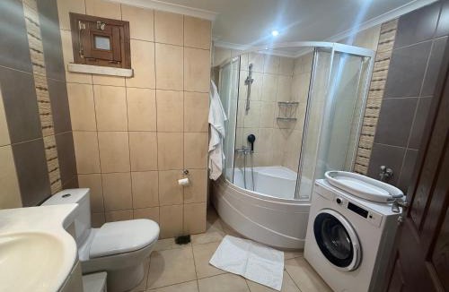 Cankaya Apartment | Corner splash