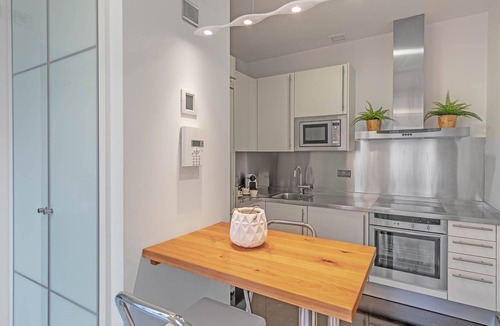 Milla de Oro Apartment | Cozy Apartment for 2 on Exclusive Street, Madrid