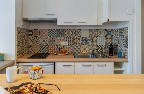 El Putget i Farro Apartment | Cozy apartment in Barcelona city center. Very safe neighborhood, close to public transport and main points of interest.This 45 sqm apartment is located in one of Barcelona's nicest areas: Gracia neighborhood and Eixample. Here you can have a good rest an