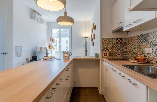 El Putget i Farro Apartment | Cozy apartment in Barcelona city center. Very safe neighborhood, close to public transport and main points of interest.This 45 sqm apartment is located in one of Barcelona's nicest areas: Gracia neighborhood and Eixample. Here you can have a good rest an