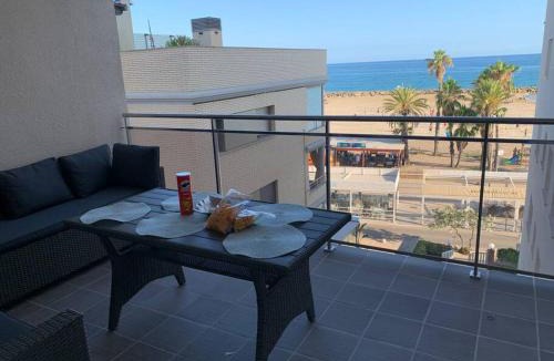 Cunit Apartment | Cunit, front line with sea view