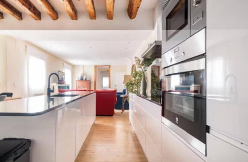 Embajadores Apartment | Elegant 3-Bedroom Apartment for Up to 8 Guests in Madrid