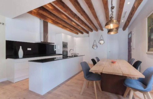 Embajadores Apartment | Elegant 3-Bedroom Apartment for Up to 8 Guests in Madrid