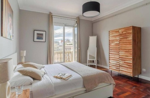 Eixample Apartment | Elegant 6-Bedroom Apartment on Passeig de Gràcia with Iconic Views