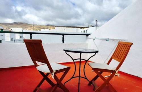 Arrieta Apartment | Estudio Pura. Terraza Vista al Pueblo de Arrieta