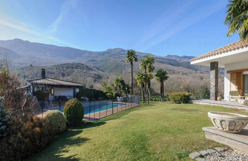 Les Planes d'Hostoles House | Family home in La Garrotxa Natural Park