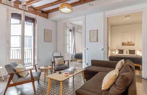 Sant Antoni Apartment | Gorgeous City Center! By Ramblas, Plaza Catalunya and Passeig de Gracia!