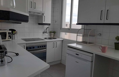 Castellana Apartment | Grand Appartement Clair et Lumineux Dans Quartier Tres Agreabke