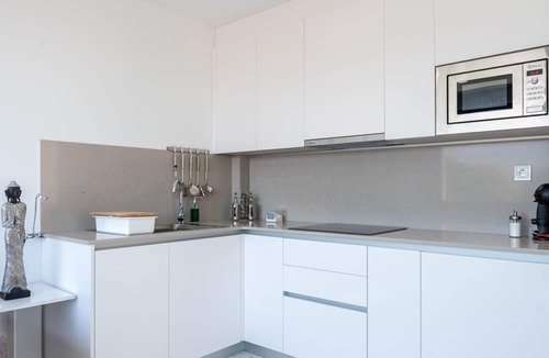 Masnou Apartment | GuestReady - April Rose Pool Apartments 1.9