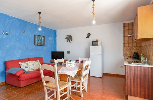 Caleta de Sebo Apartment | Holiday Apartment 'Apartamento La Caletilla' with Sea View, Private Terrace & Wi-Fi