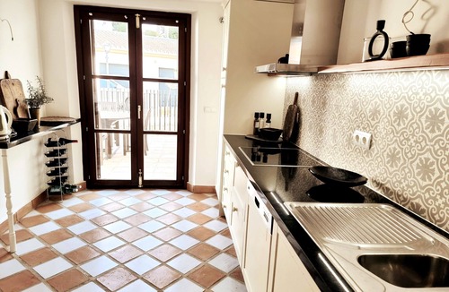 Mijas House | Holiday Home 'Townhouse Close To Town and Beach' with Mountain View, Wi-Fi and Air Conditioning