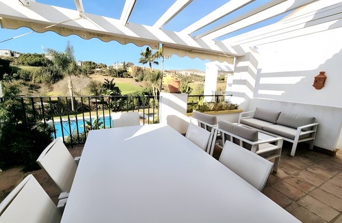 Mijas House | Holiday Home 'Townhouse Close To Town and Beach' with Mountain View, Wi-Fi and Air Conditioning