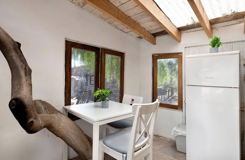 Teguise House | Holiday Home 'Aloe Art' with Shared Garden and Wi-Fi