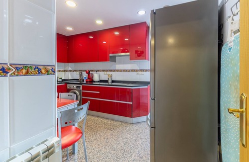 Pozuelo de Alarcon House | Holiday Home 'Magnifico' in Pozuelo de Alarcón - Near Madrid, Free Parking