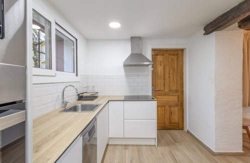 Arbucies House | Holiday Home 'La Caseta De L'Adela' with Mountain View, Wi-Fi and Air Conditioning