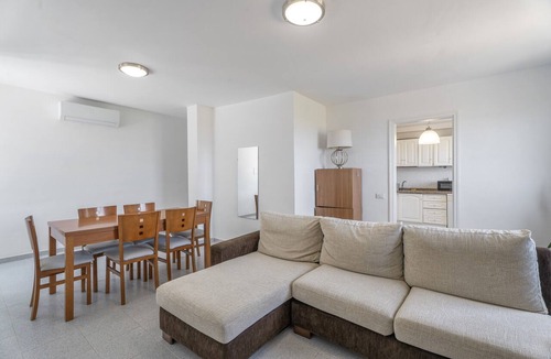 Arafo House | Holiday Home “La Villa” with Sea View, Wi-Fi and Air Conditioning
