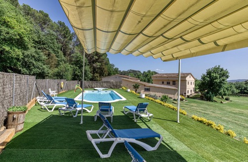 Usall House | Holiday Home 'Usall Rural' with Private Pool, Wi-Fi and Air Conditioning