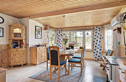 Svenljunga Municipality House | Idyllically situated, single-storey house with terrace