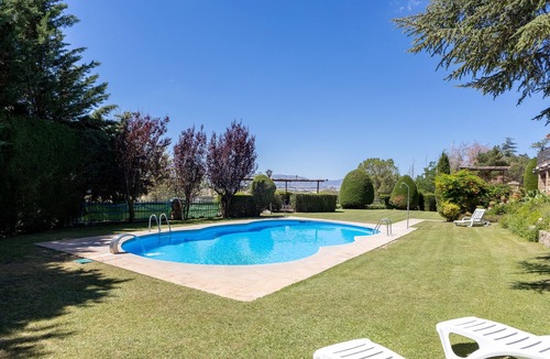 La Serrada House | Las Yernas: Rural House in Sierra de Gredos with Private Pool for Groups