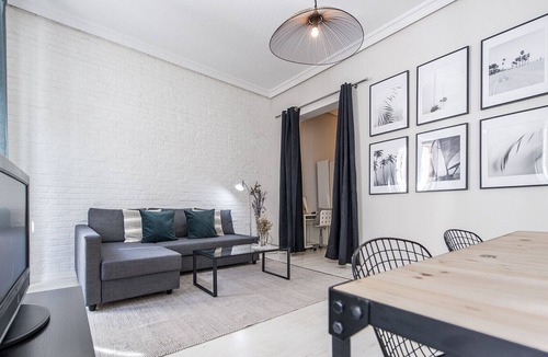 Cortes Apartment | laza de Cibeles-Lovely apartment in Madrid City Center