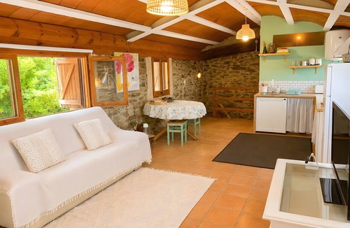 Susqueda Cottage | Les Golfes · Rural Loft with Valley Views