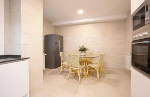 Cortes Apartment | Luxury City Living on Madrid's Iconic Calle de los Madrazo