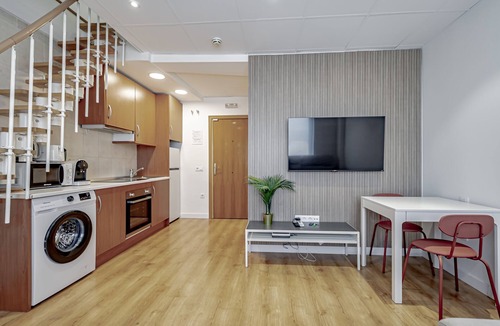 Rejas Apartment | Luxury Duplex Feria de Madrid 6 people 211