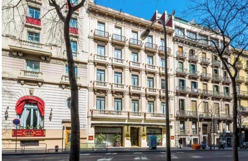 La Sagrera Apartment | Majestic 6-Bedroom Apartment in Central Barcelona