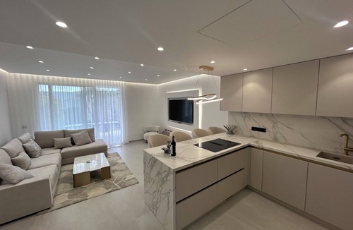 Marbella House | Modern 3 bed townhouse with roof terrace, sleeps 6, in Aloha nr Puerto Banus!