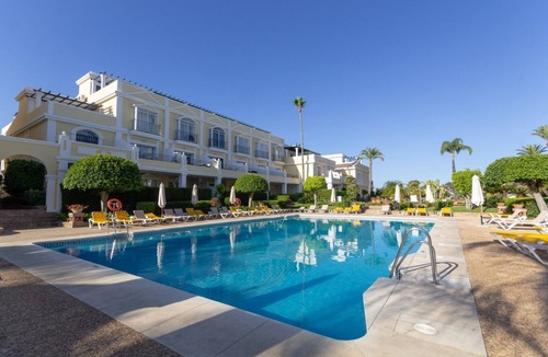 Marbella House | Modern 3 bed townhouse with roof terrace, sleeps 6, in Aloha nr Puerto Banus!