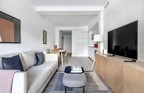 Lista Apartment | Modern Lista 2BR w/Doorman, nr El Retiro Park, by Blueground