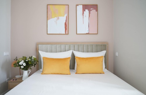 Cortes House | Numa Madrid Script