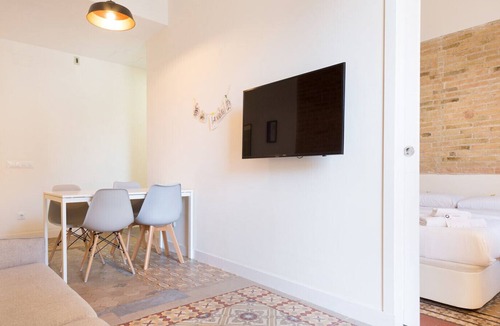 L'Hospitalet de Llobregat Apartment | Olala Design Apartment 2.3 | 10m Pl.España