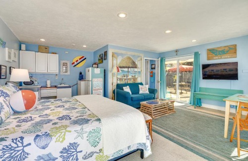 Bel Air Apartment | PCB Studio w/Private Patio: Steps to Beach!