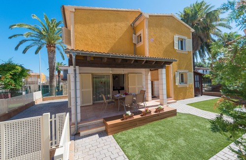 Alcudia House | PERETA - Chalet with private garden 130 m form the beach in Alcúdia. Free WiFi