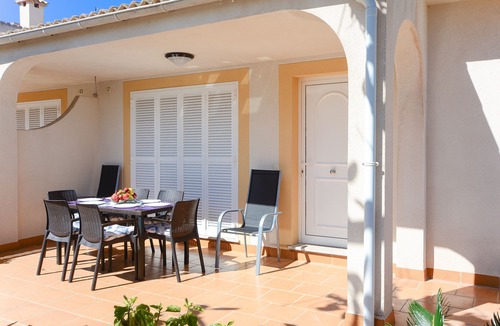 Alcudia House | PINYA - Chalet with a private garden in Port d'Alcúdia. Free WiFi