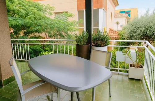 Premia de Mar Apartment | Pool and sea 20' from Barcelona