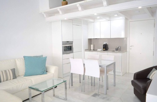 Golden Mile Apartment | Royal Oasis in Marbella's Golden Mile, with swimming pool and parking