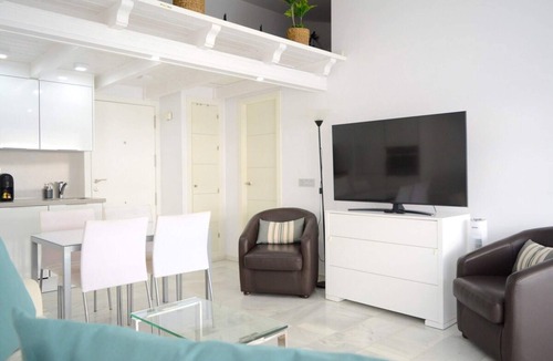 Golden Mile Apartment | Royal Oasis in Marbella's Golden Mile, with swimming pool and parking