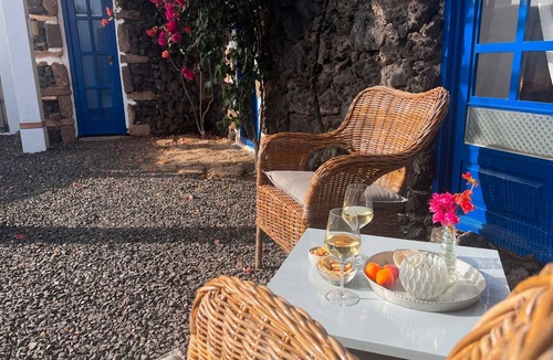 Uga House | Schön eingerichtetes Bauernhaus - La Finca Yazmina by Interhome