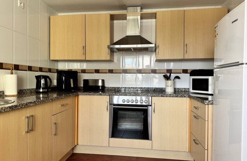 Estepona Apartment | Sea View private parking. multi language TV SKY/BT Walk to Beach/Old Town/Port