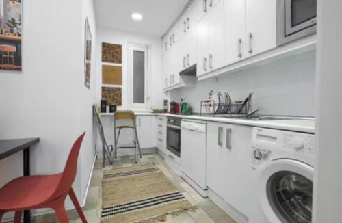 Goya Apartment | Spacious Family Apartment in Goya – Steps from Movistar Arena