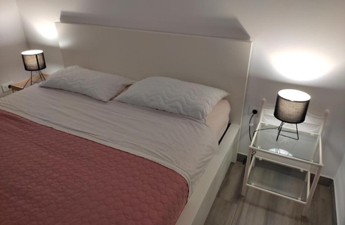 Split Apartment | Studio apartman V