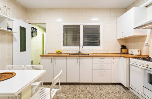 el Fort Pienc Apartment | Stunning 5BR Apt with Sagrada Familia Views & Terrace - Ideal for Groups & Remote Work