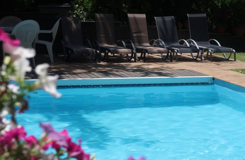 Galapagar House | Torrelodones: House with shared garden and pool 25 min from Madrid. Wifi
