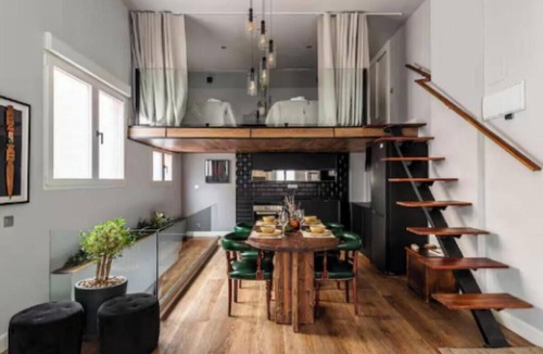 Carabanchel Apartment | Urban Loft Experience – High Ceilings, Open Layout, Sleeps 6