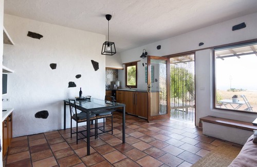 La Asomada House | Vacation Home 'Casita Sweet Tabaiba' with Sea View, Private Terrace and Wi-Fi