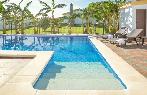 Campano House | Villa "Casa Layda" for Families with Outdoor Pool, Wi-Fi, and Air Conditioning